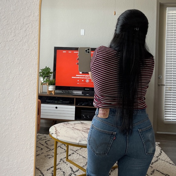 Levi’s 505 Hi-Rise Straight Leg Cut-Out Mom Jeans - Picture 3 of 9